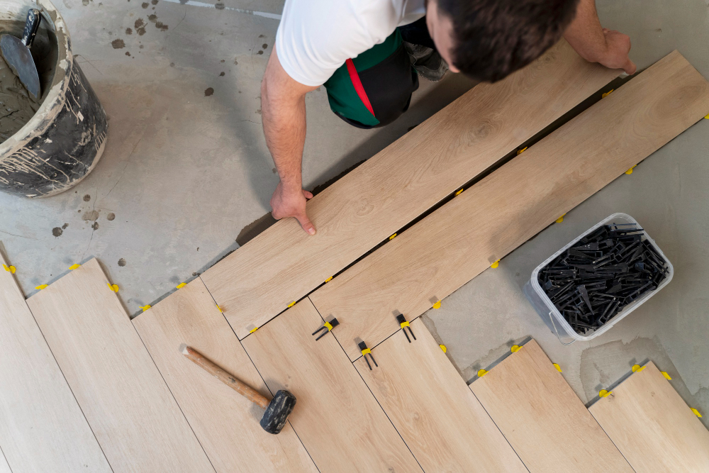 Impermeabilizante PU bicomponente: como garantir que a umidade do contrapiso danifique seu piso de madeira